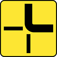 T-6c tabliczka wskazująca rzeczywisty przebieg drogi z pierwszeństwem przez skrzyżowanie (umieszczana na drodze podporządkowanej).